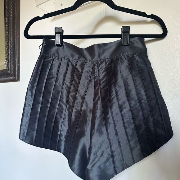 Los Angeles Silky Pleated High Waist Short XS - Picture 1 of 3